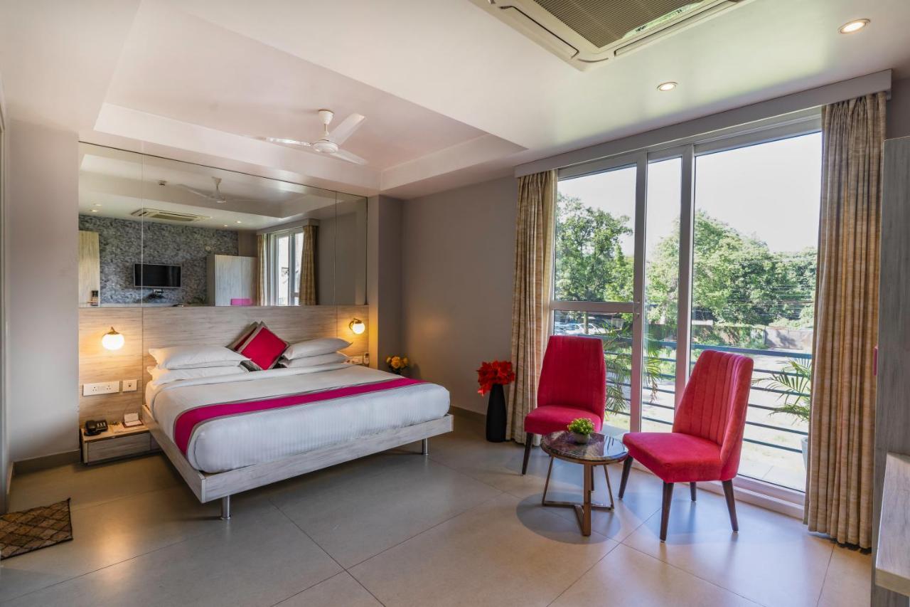 Hotel Kailash Plaza Дехрадун Экстерьер фото